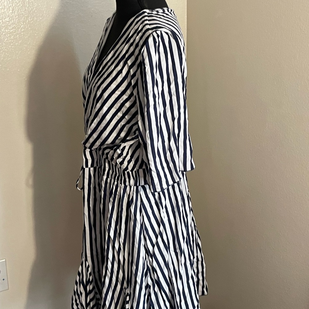 Dress - Picture 6 of 9